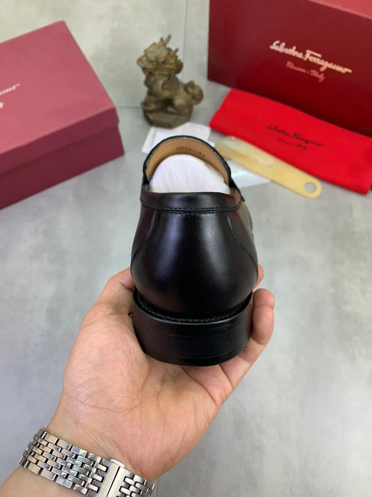 Men's Men's Shoes 💰P460💰[New Style] Water-dyed Niuli 🆘[Salvatore Ferragamo] Ferragamo's latest casual business leather shoes for men! Available at counters simultaneously! The fabric is made of specially imported original calfskin, and the interior is made of imported water-dyed cowhide. It is absolutely luxurious and leads the fashion trend. Matching code: 38-47 black optional